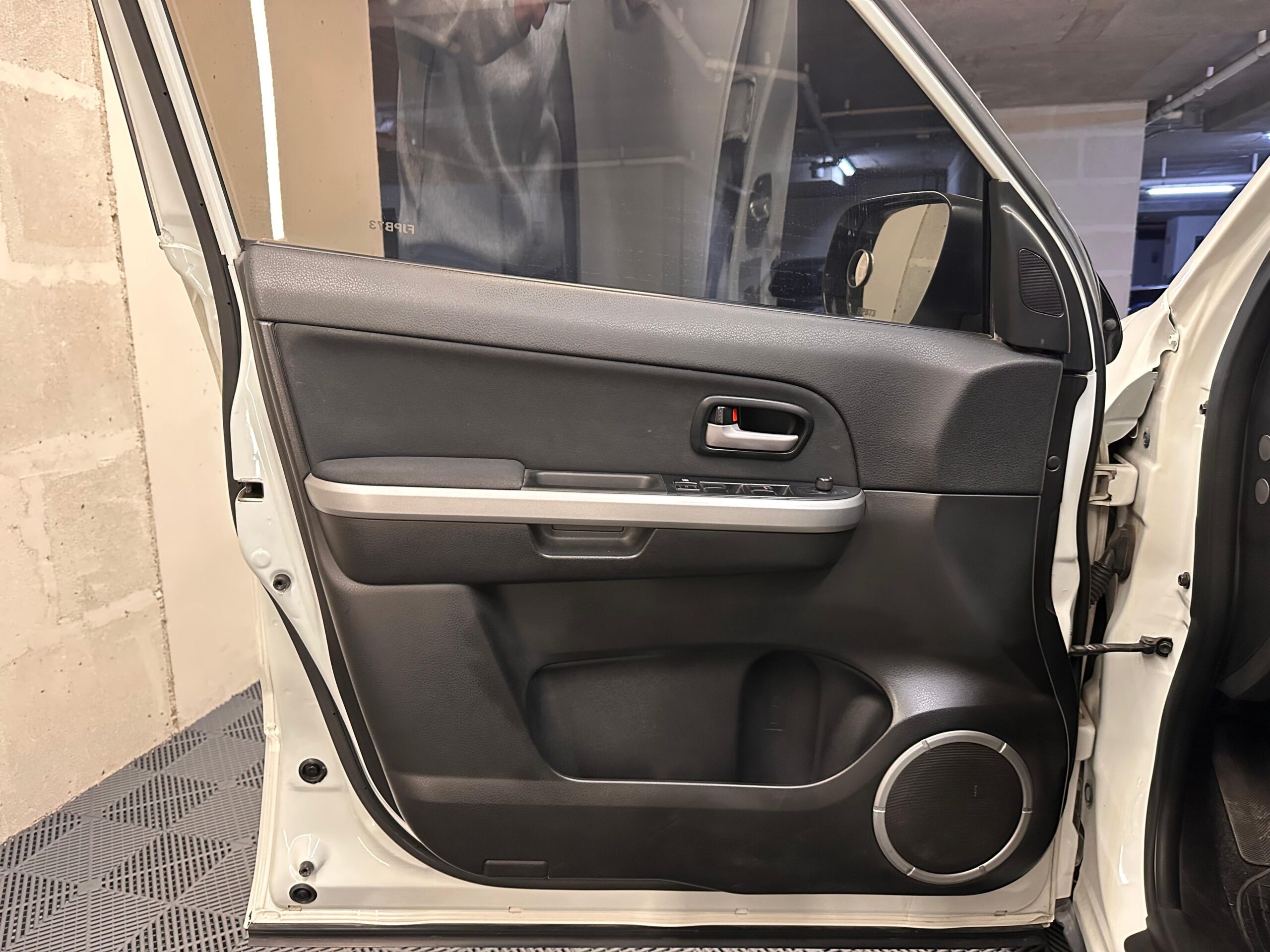 Suzuki Grand Nomade — foto 18 de 24