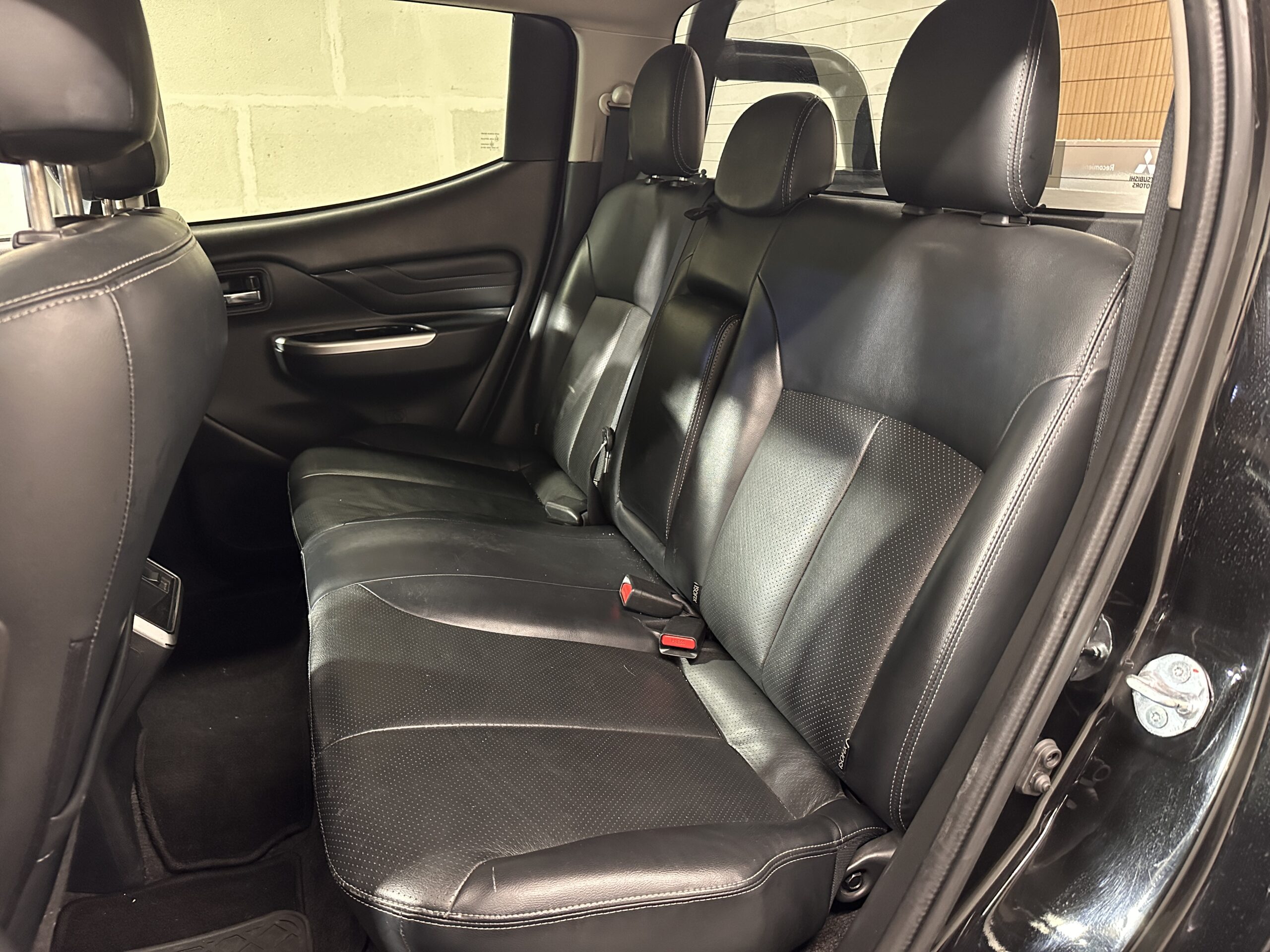 Mitsubishi L200 Dakar — foto 16 de 17