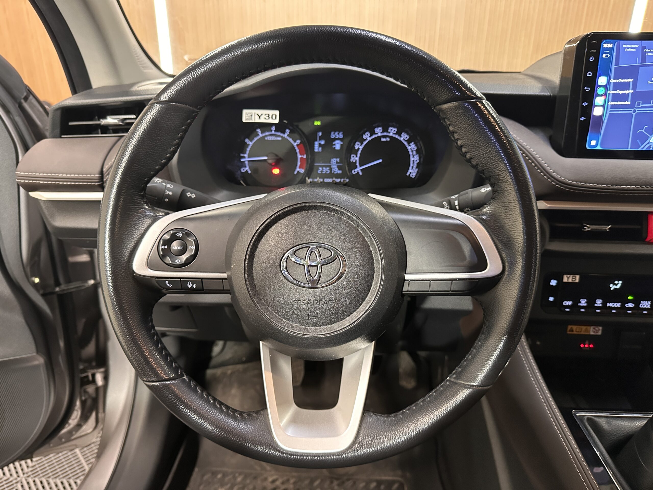 Toyota Yaris E — foto 14 de 24
