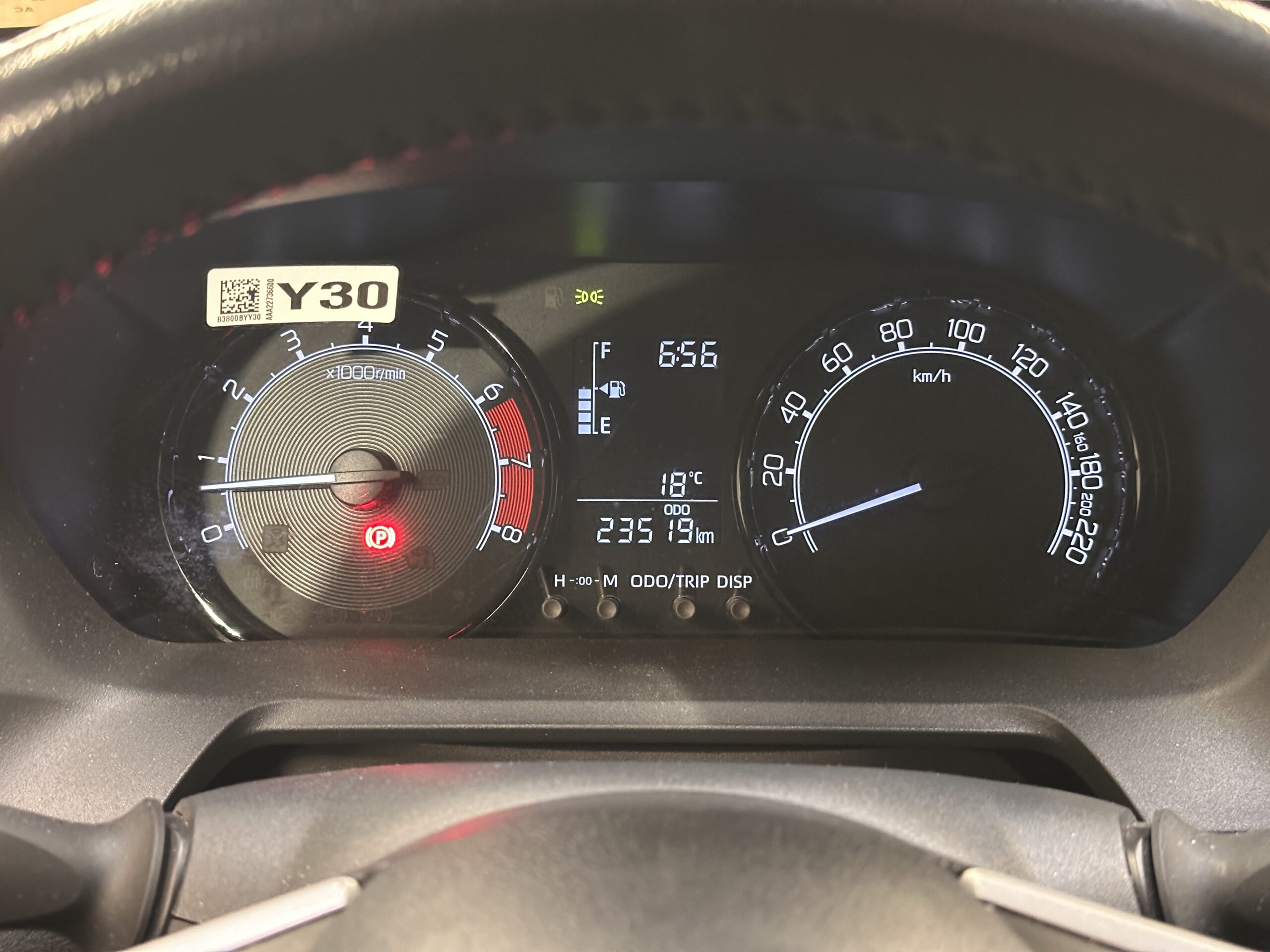 Toyota Yaris E — foto 15 de 24